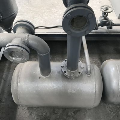 Machine voor de pyrolyse van afvalstoffen van kunststof met een hoge olieafvoer en een gebruiksvriendelijk bedieningspaneel
