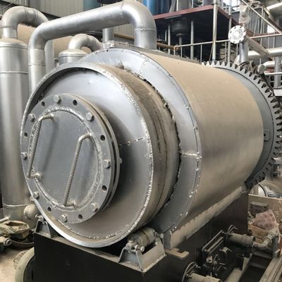 Machine voor de pyrolyse van afvalstoffen van kunststof met een hoge olieafvoer en een gebruiksvriendelijk bedieningspaneel