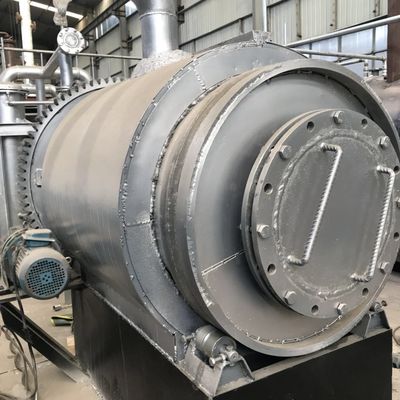 Machine voor de pyrolyse van afvalstoffen van kunststof met een hoge olieafvoer en een gebruiksvriendelijk bedieningspaneel